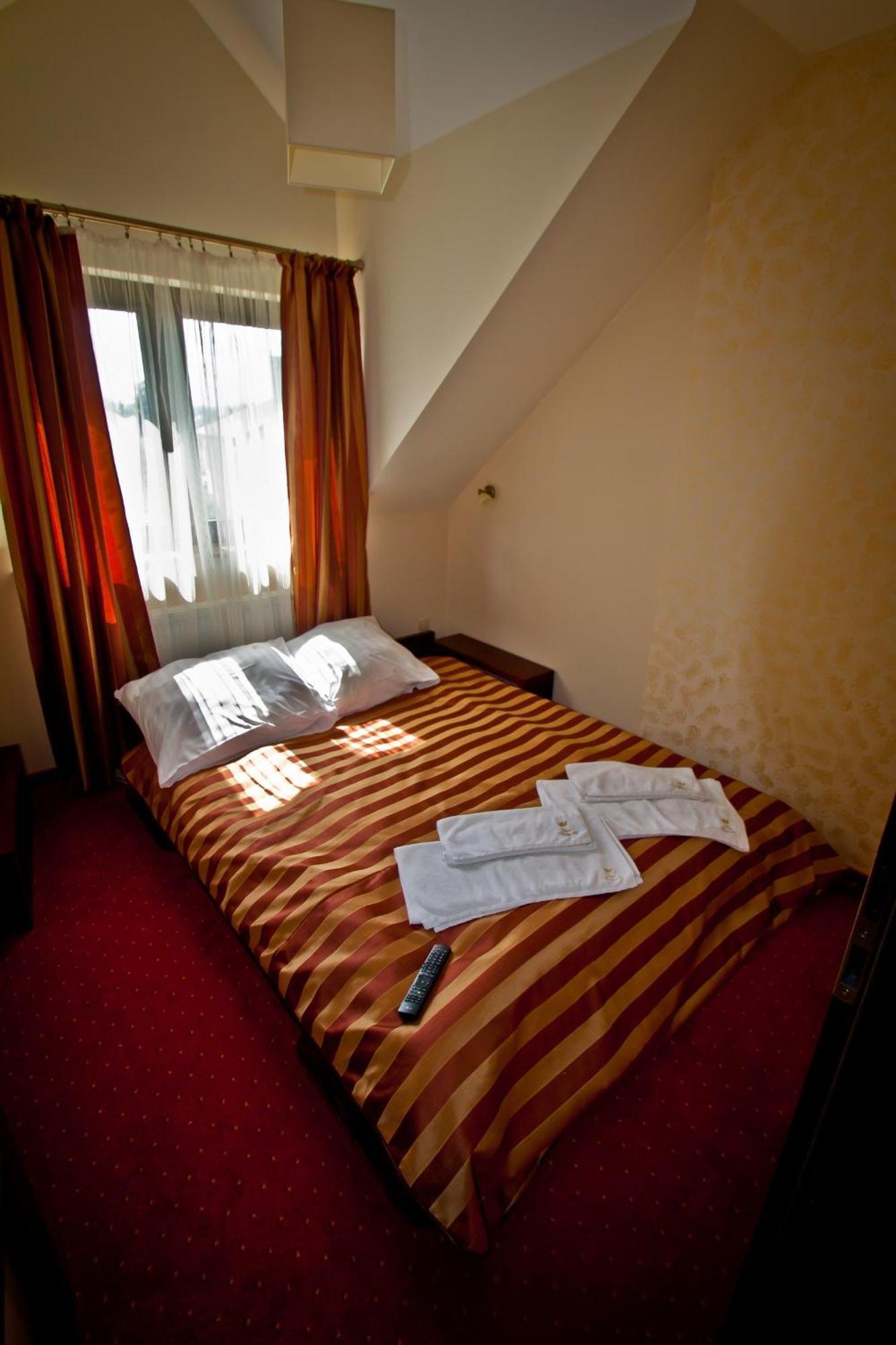 Dwa Bratanki Hotel Rzeszow Exterior photo