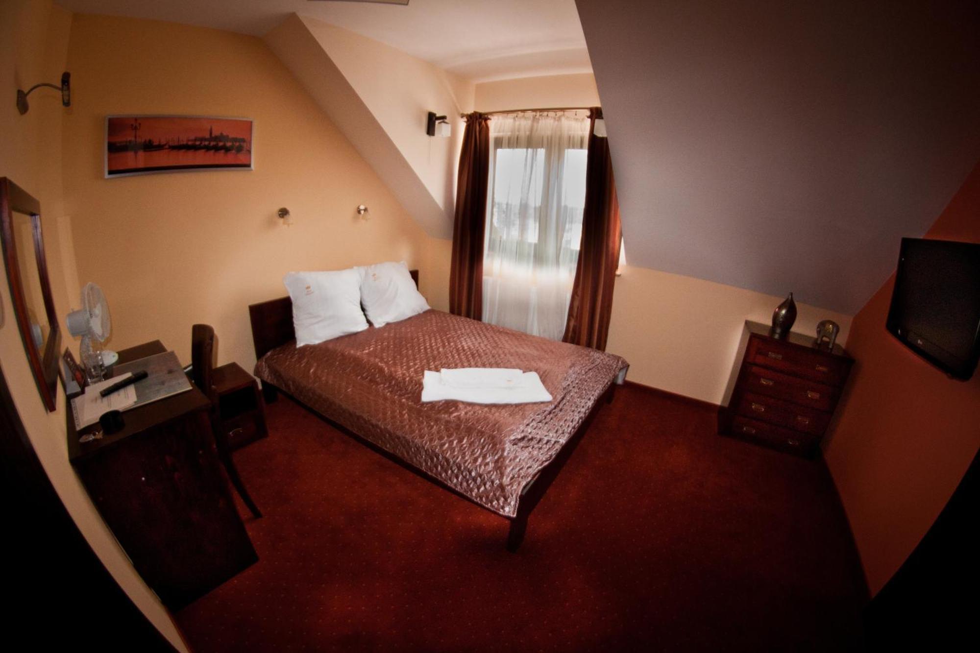Dwa Bratanki Hotel Rzeszow Exterior photo